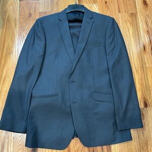Kenneth Cole Reaction Charcoal 2 Piece Suit 42L 35